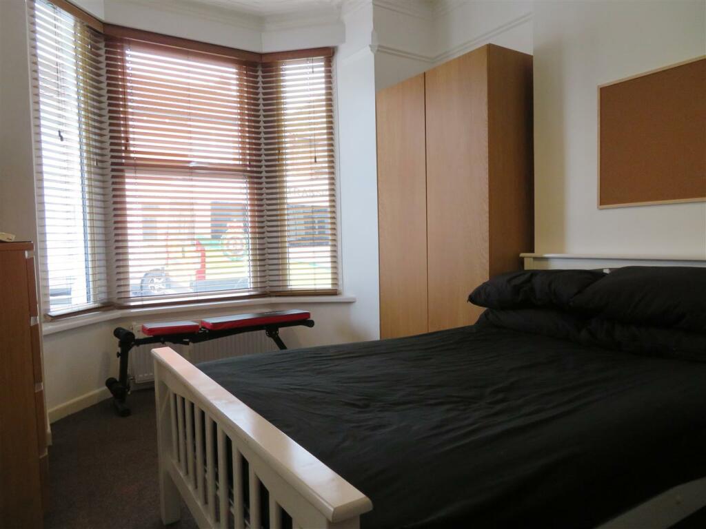 3 Haslemere Bed1.JPG