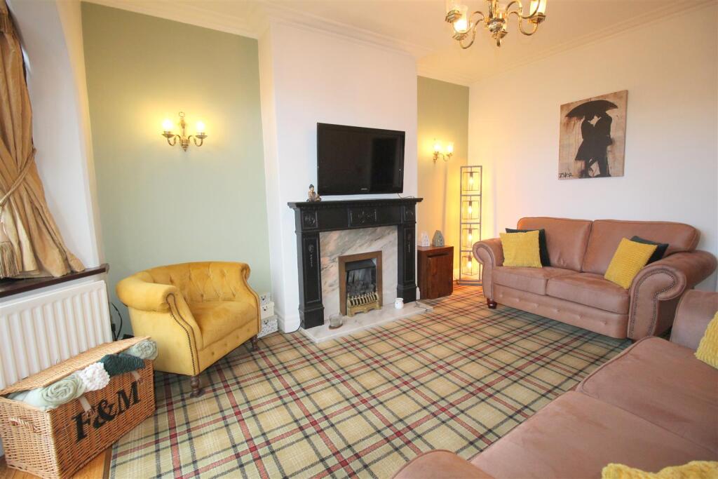 Mayfield Rd, 121, recep room 2 (2).JPG