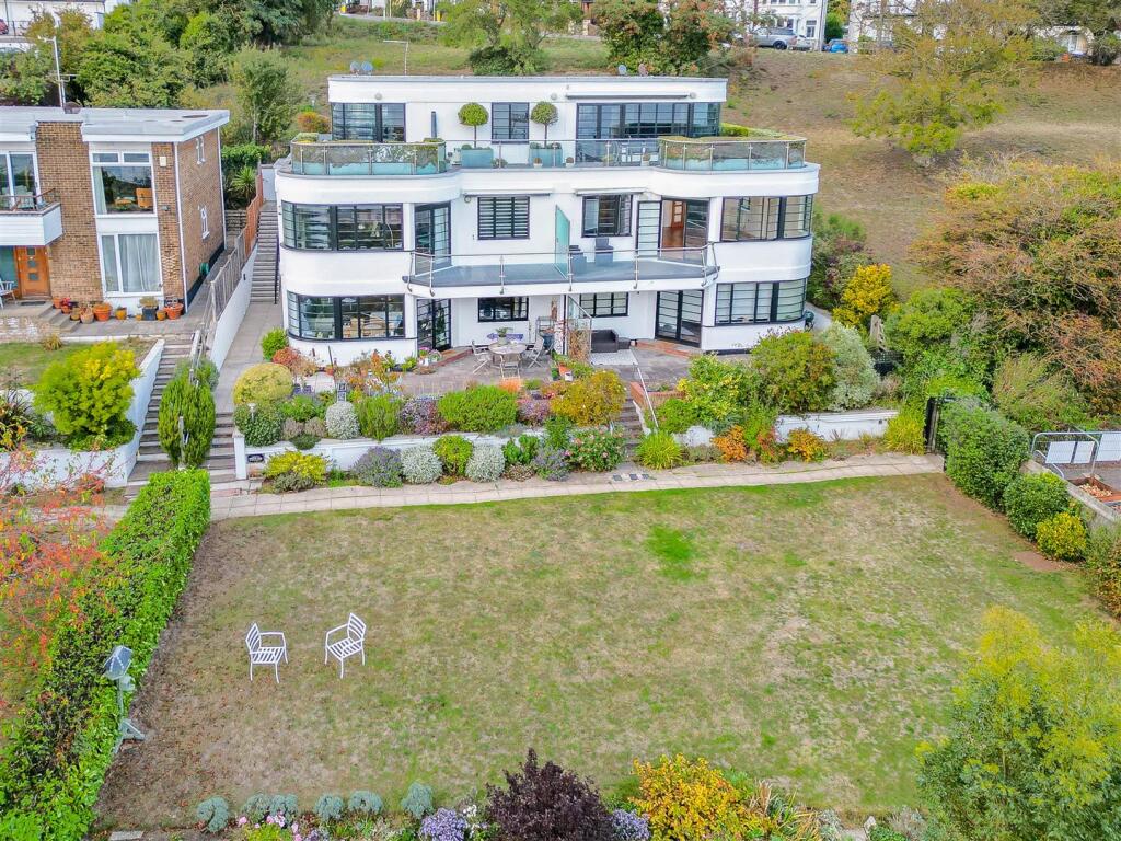 Communal Garden &amp; Building