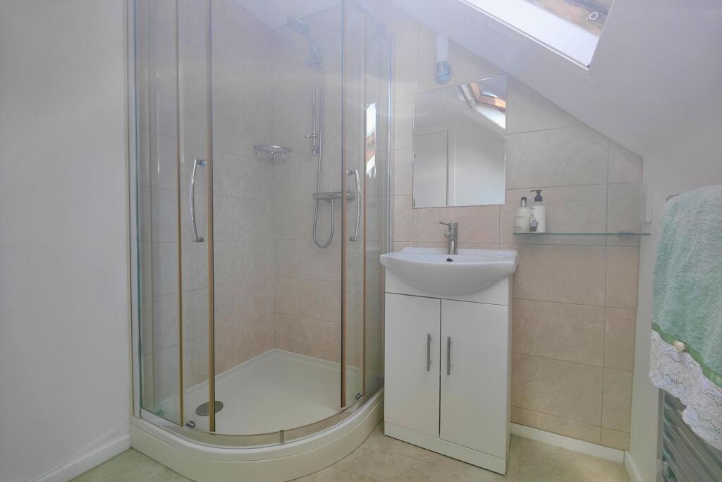 2 Shower Rooms