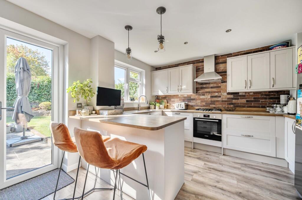 1361109-11-68dbdd...