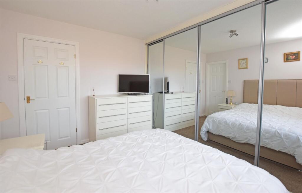 Bedroom 1 V3.JPG