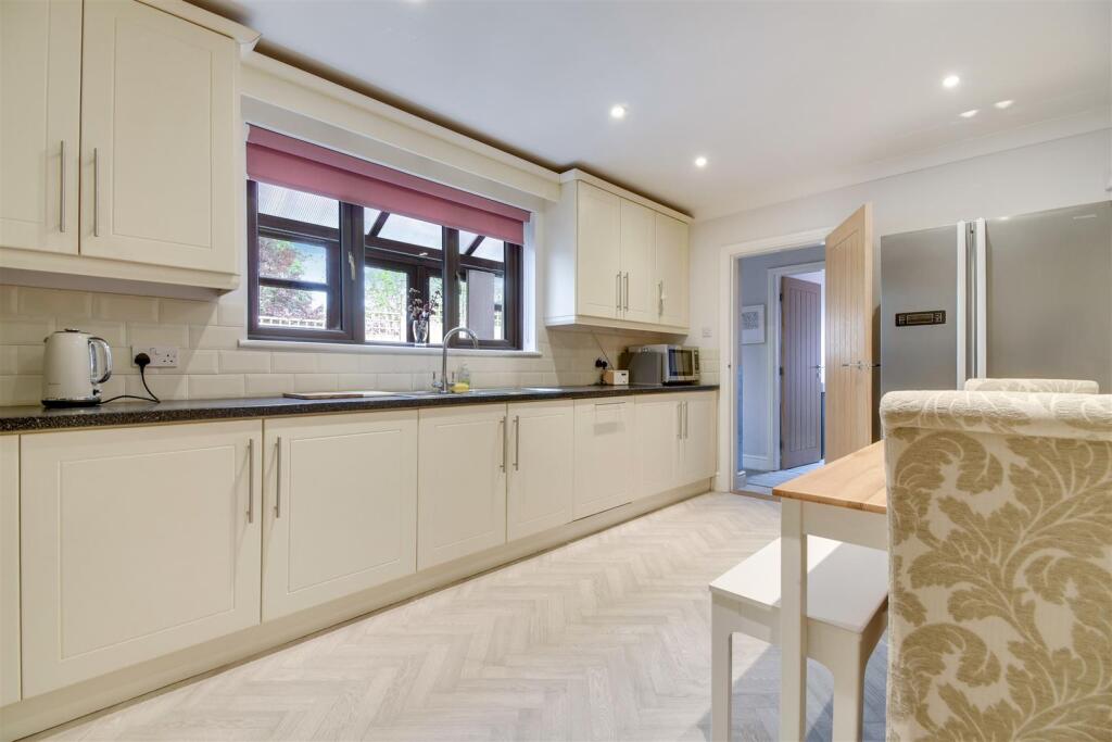 Kitchen breakfast room