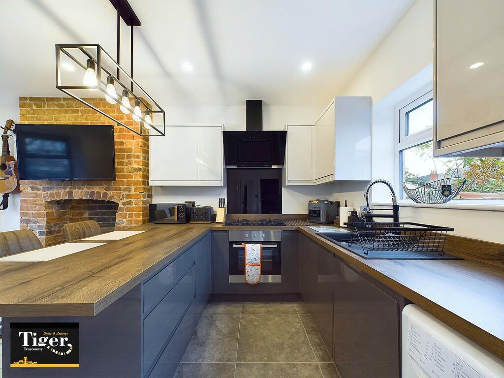 CAM02176G0-PR0393...