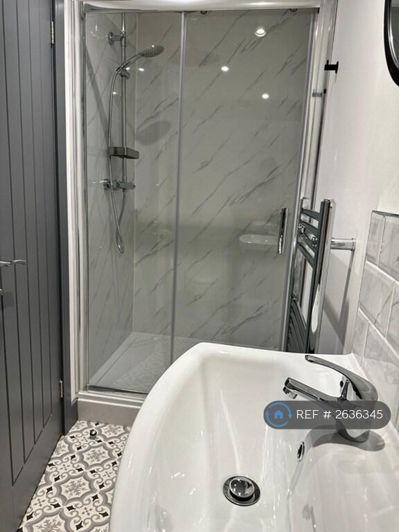 Bedroom 6 - En-Suite
