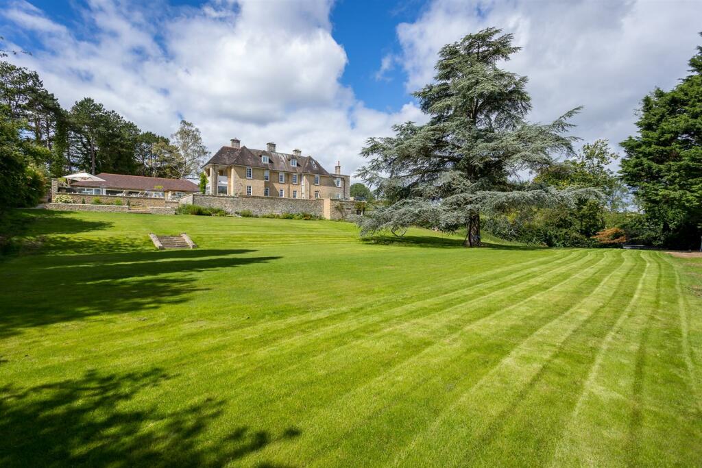 39 - Overbutterrow House - GL5 5BP - Web.jpg