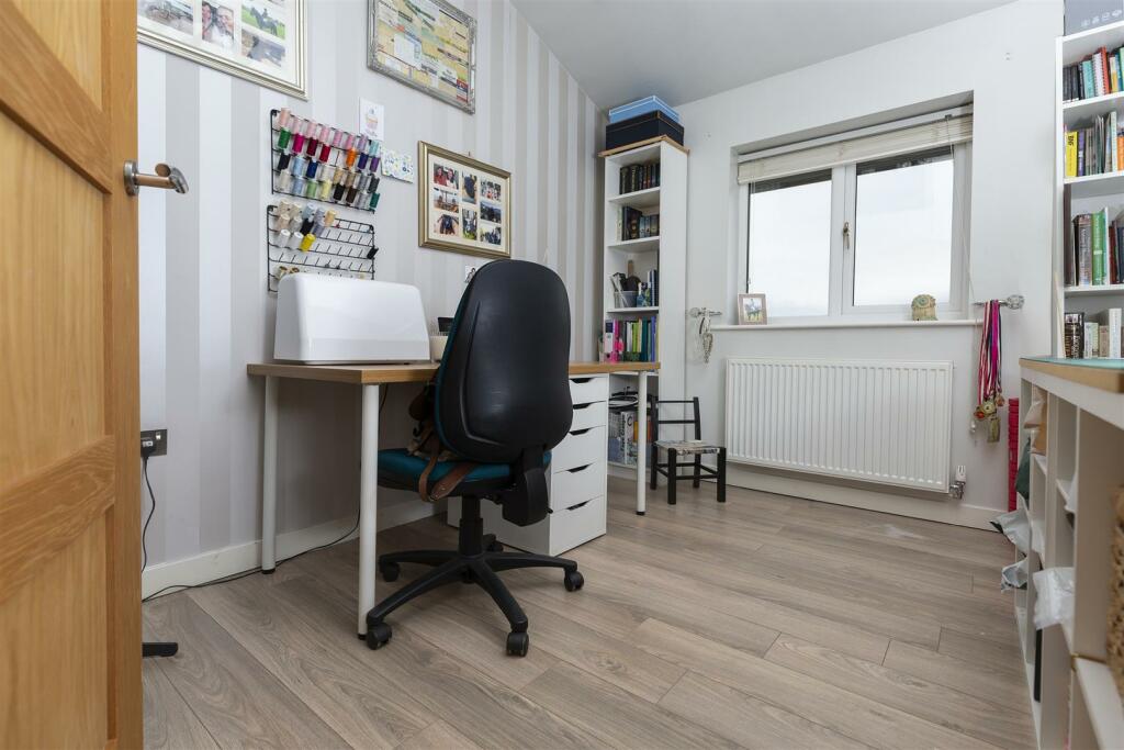 Bramleys Estate Agents - Maple Grove (32).jpg