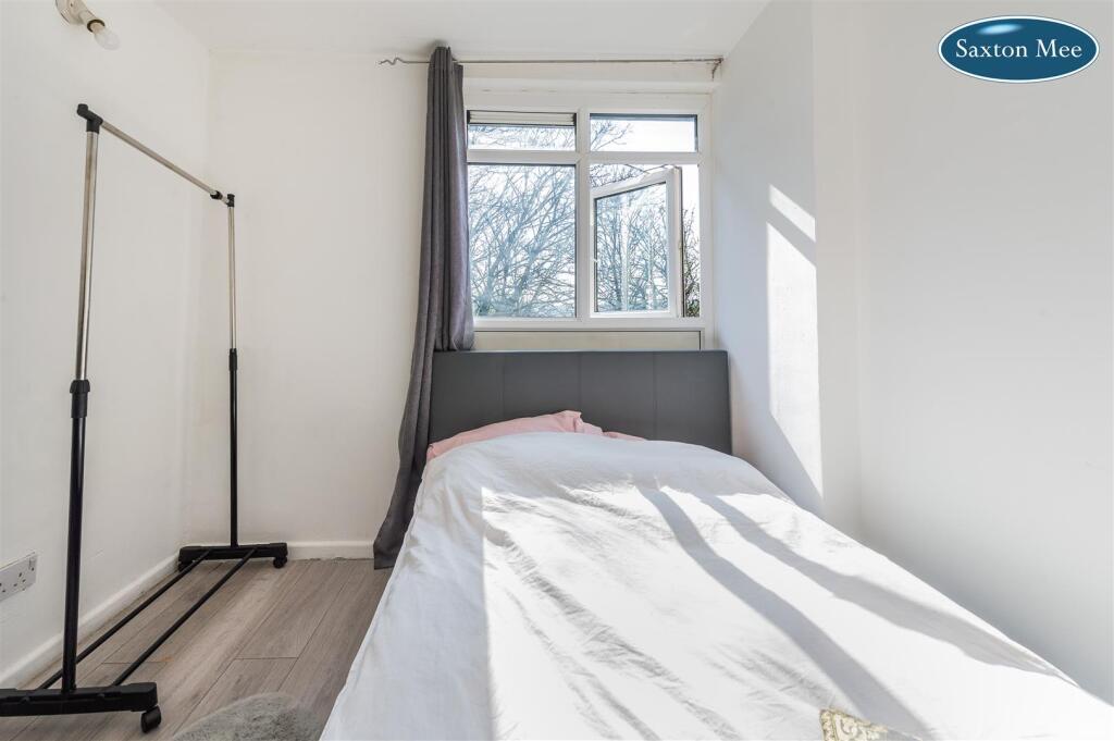 bedroom 3 5691.jpg