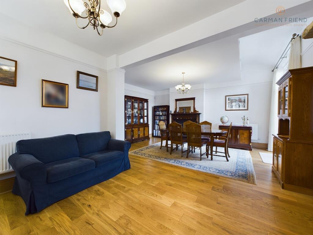 Lounge/Dining Room