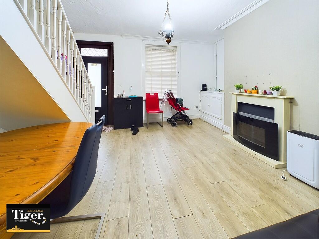 CAM02176G0-PR0461...