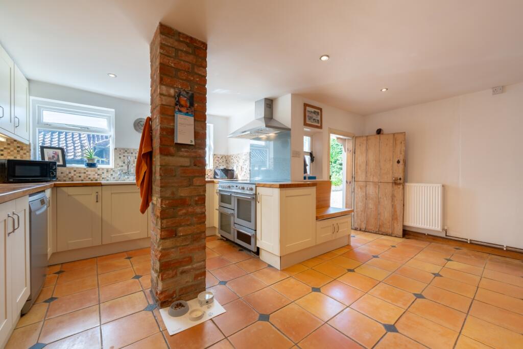 20240916125444 - 74A00509-HDR - 2 Blacksmiths Cott