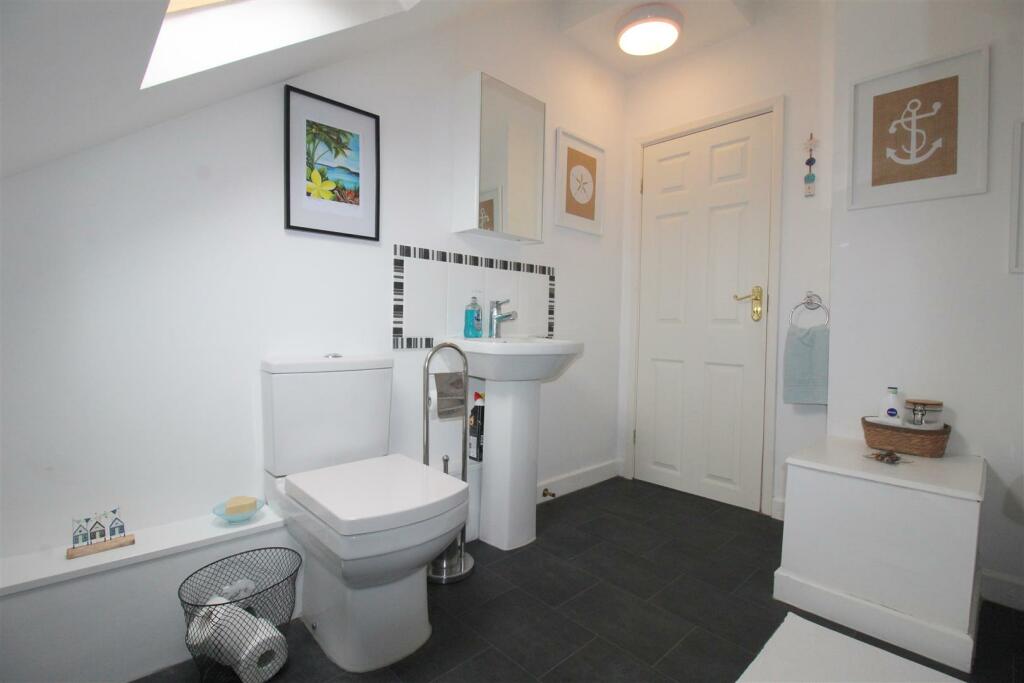 En Suite Bathroom/Wc