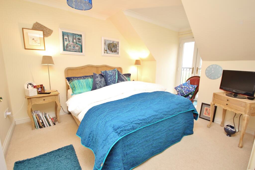 8 Enderbys Wharf, London Road, St Ives, bed 2