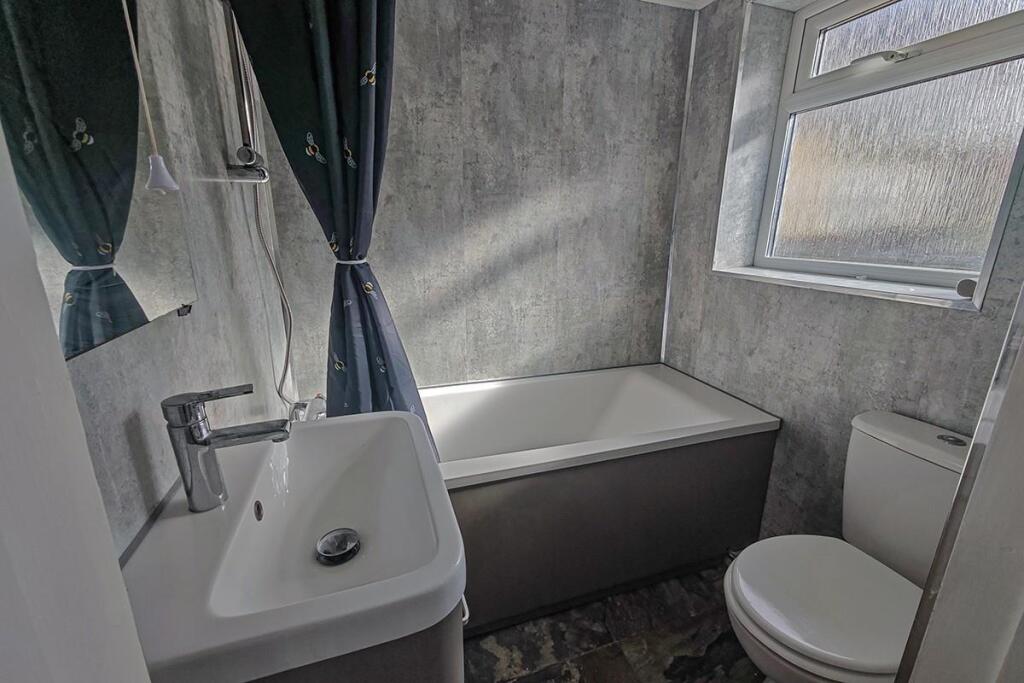 thumbnail_bathroom 3.jpg