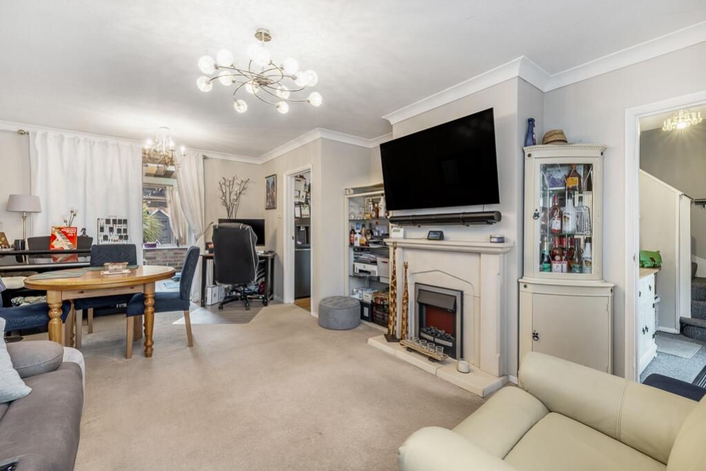 33 Lowgate Avenue (Bicker)-13