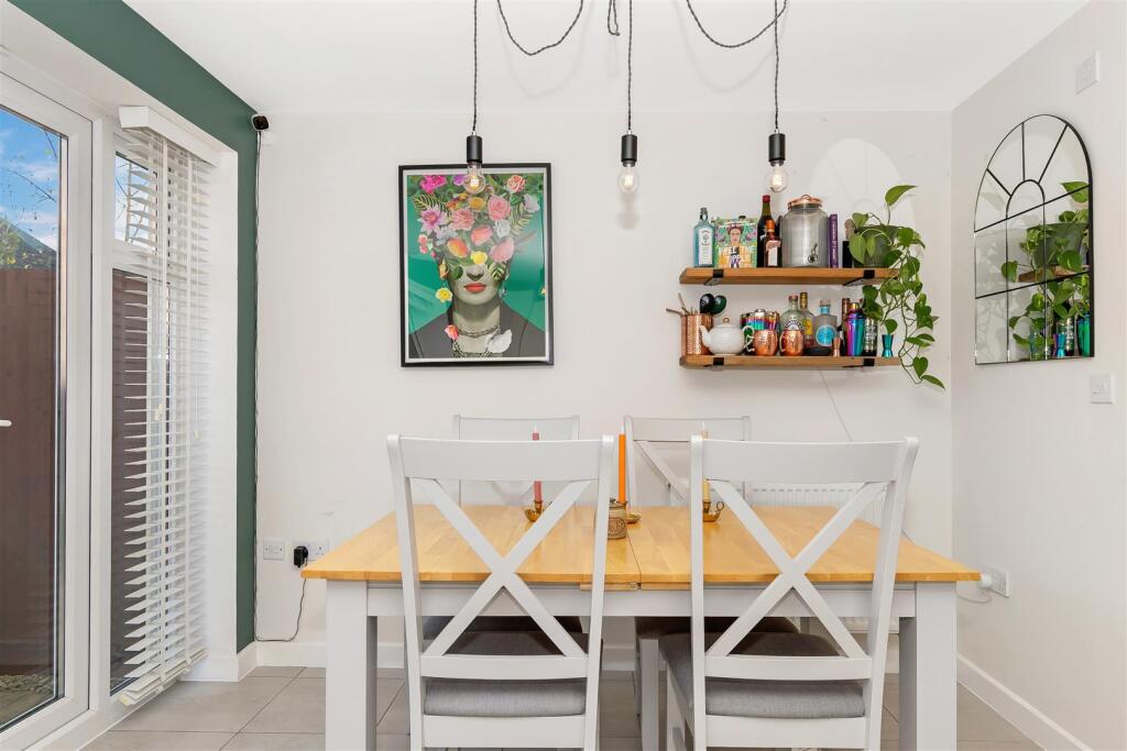 Feature Dining Area.jpg