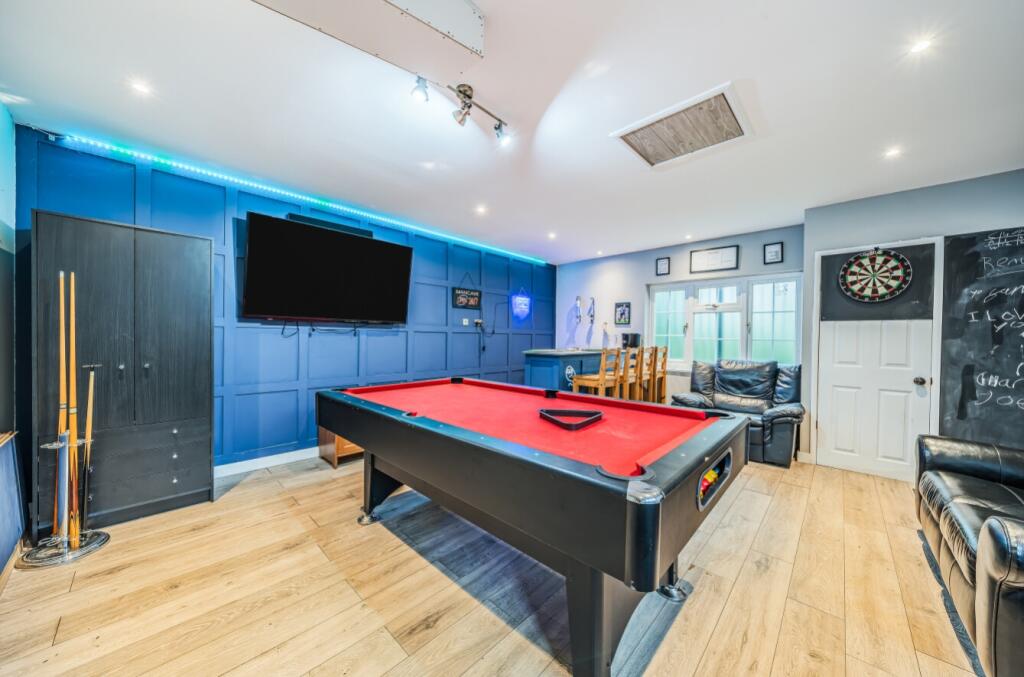 Seperate Games Room &amp; Bar 
