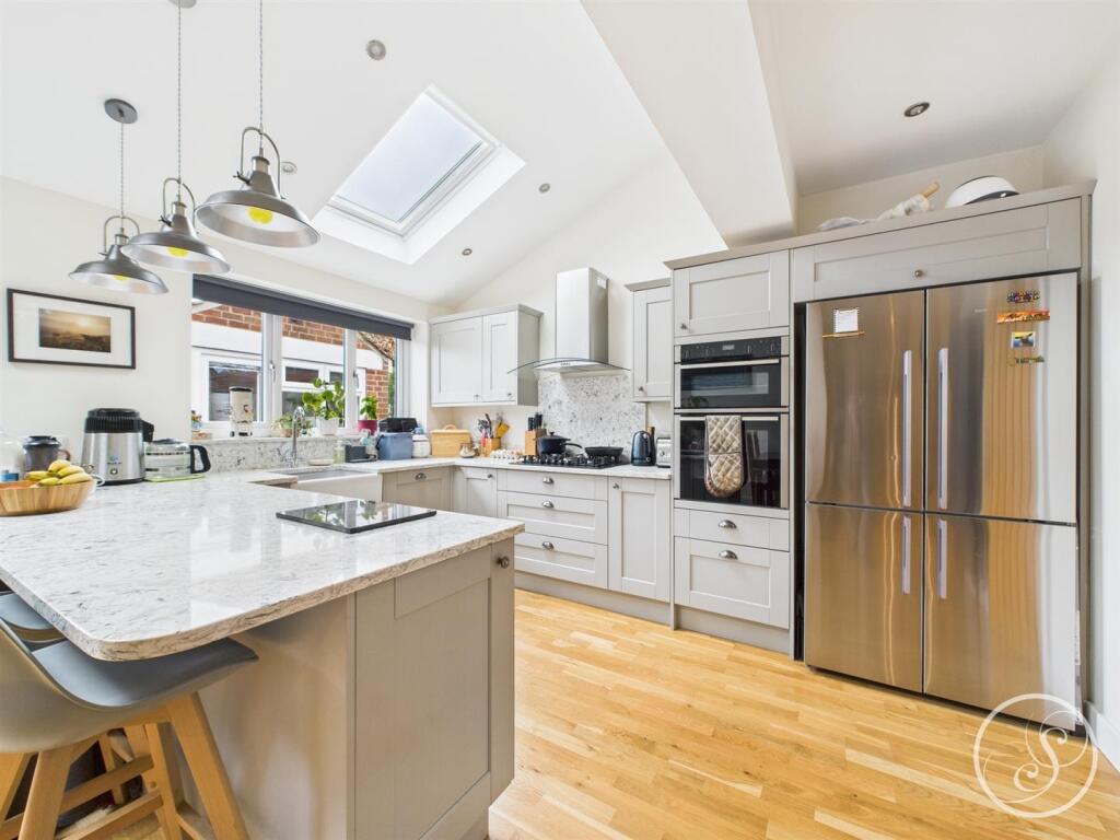 KITCHEN/FAMILY ROOM
