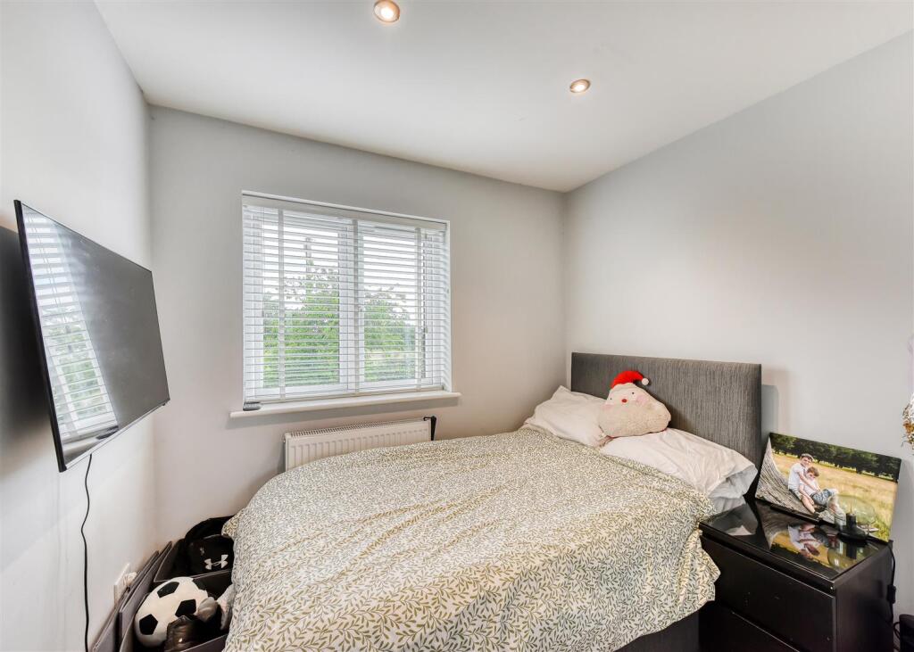 16 Rudge Road-bed4.jpg