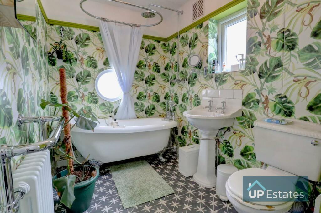 Family Bathroom.jpg