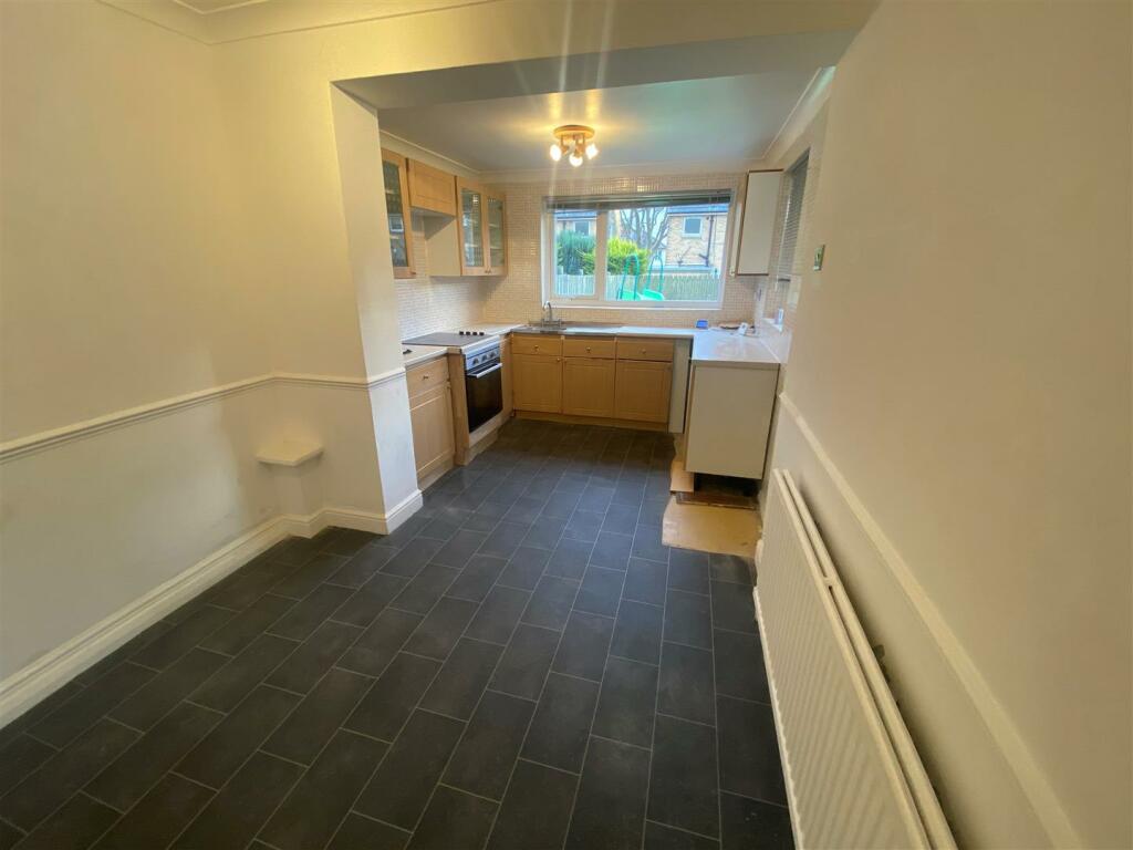 Kitchen 2.jpg