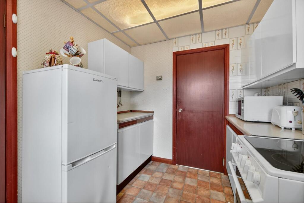 2 fernside, brisbane street, largs _16.jpg