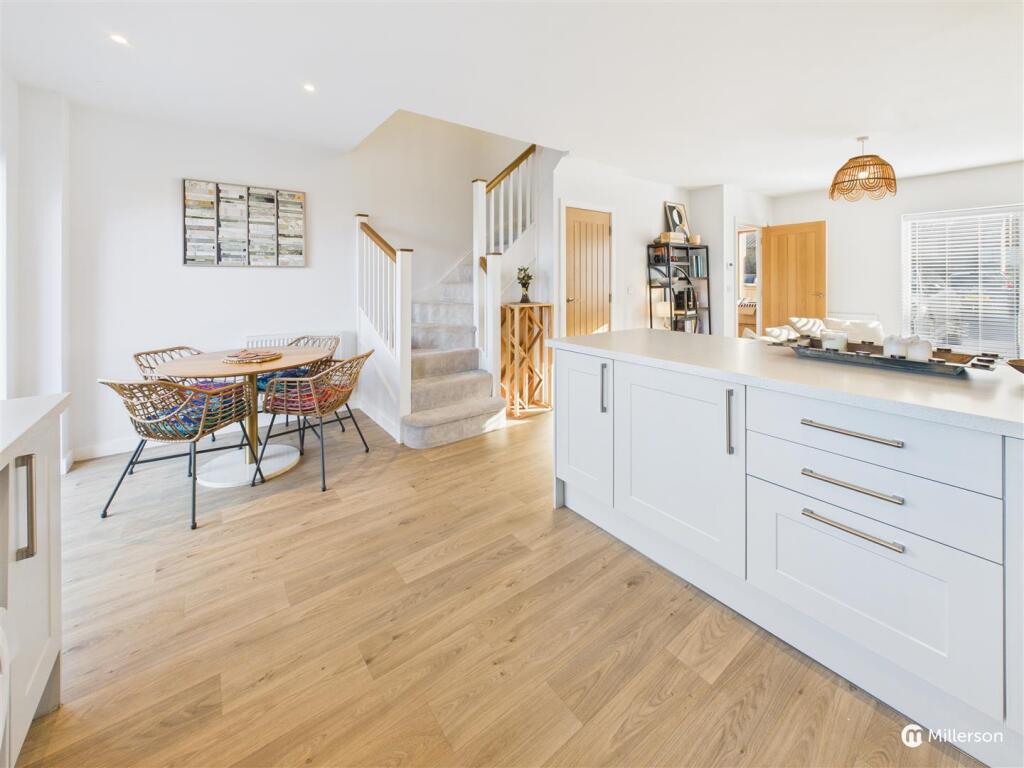Kitchen/Dining Area