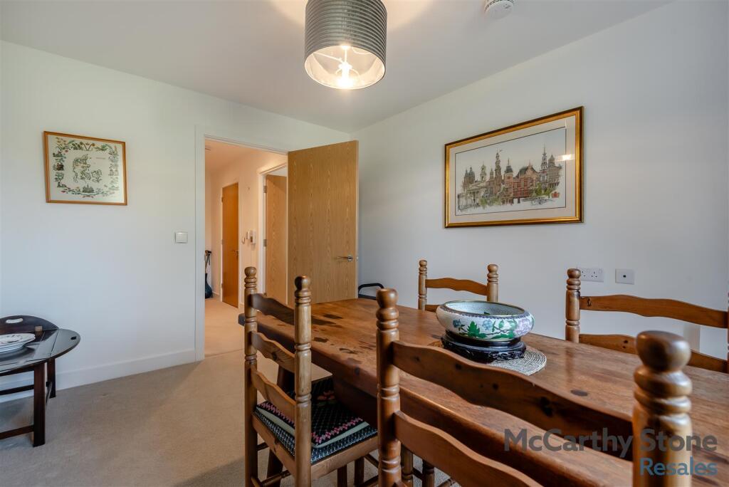 8641826-interior21.jpg