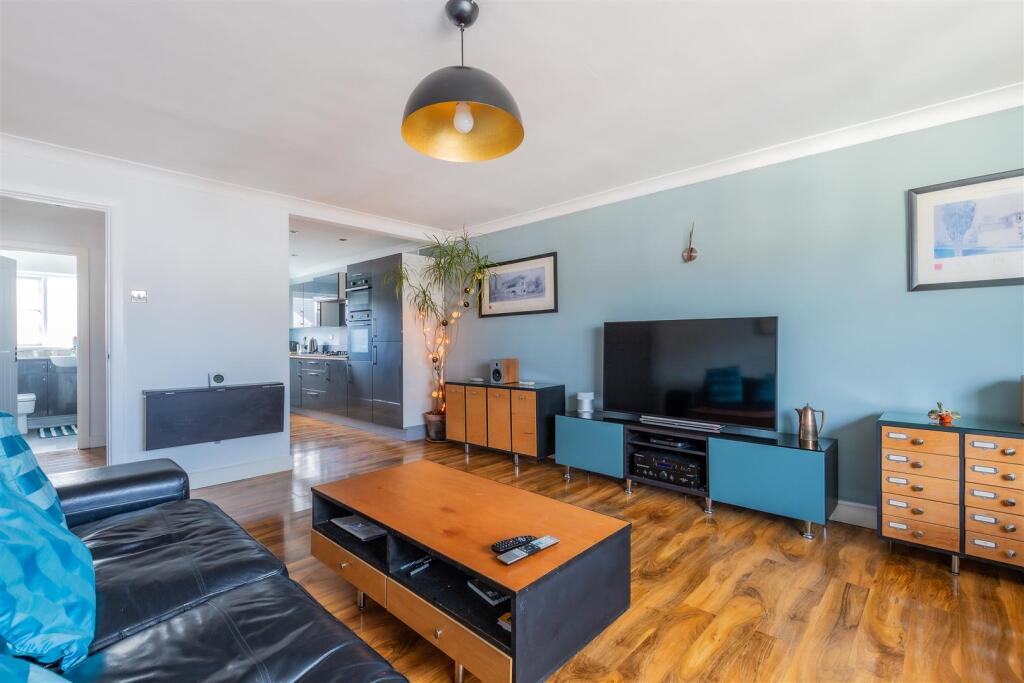 21 Lindway Court-6.jpg
