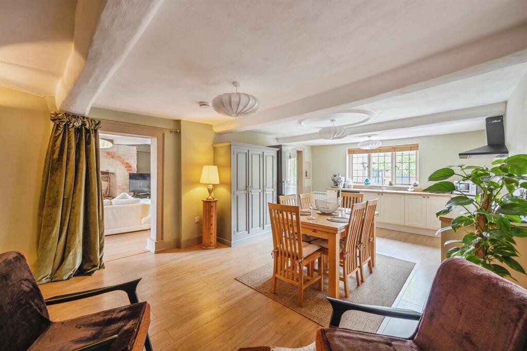 Kitchen Diner: