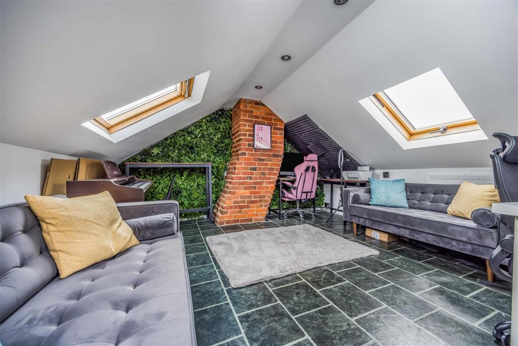 177 Hawthorn Crescent, Cosham-Small-PorticoMarketi