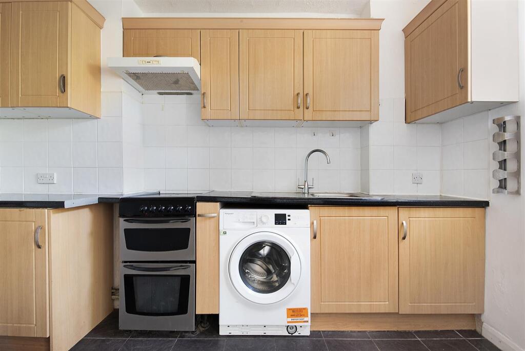 Kitchen/ Dining Area