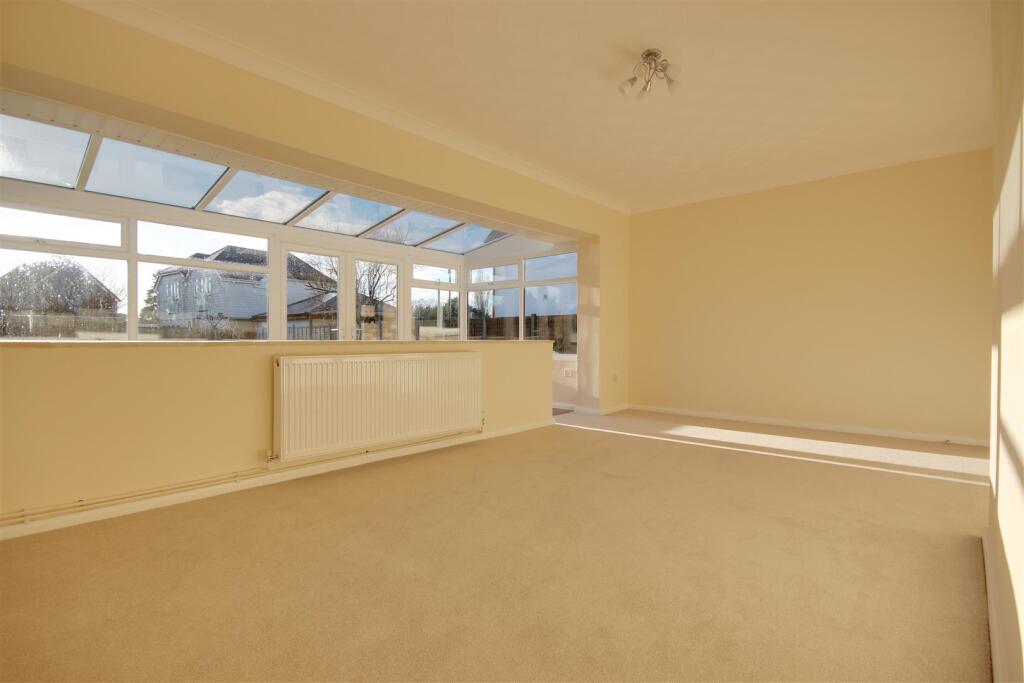 Living room 2.jpg