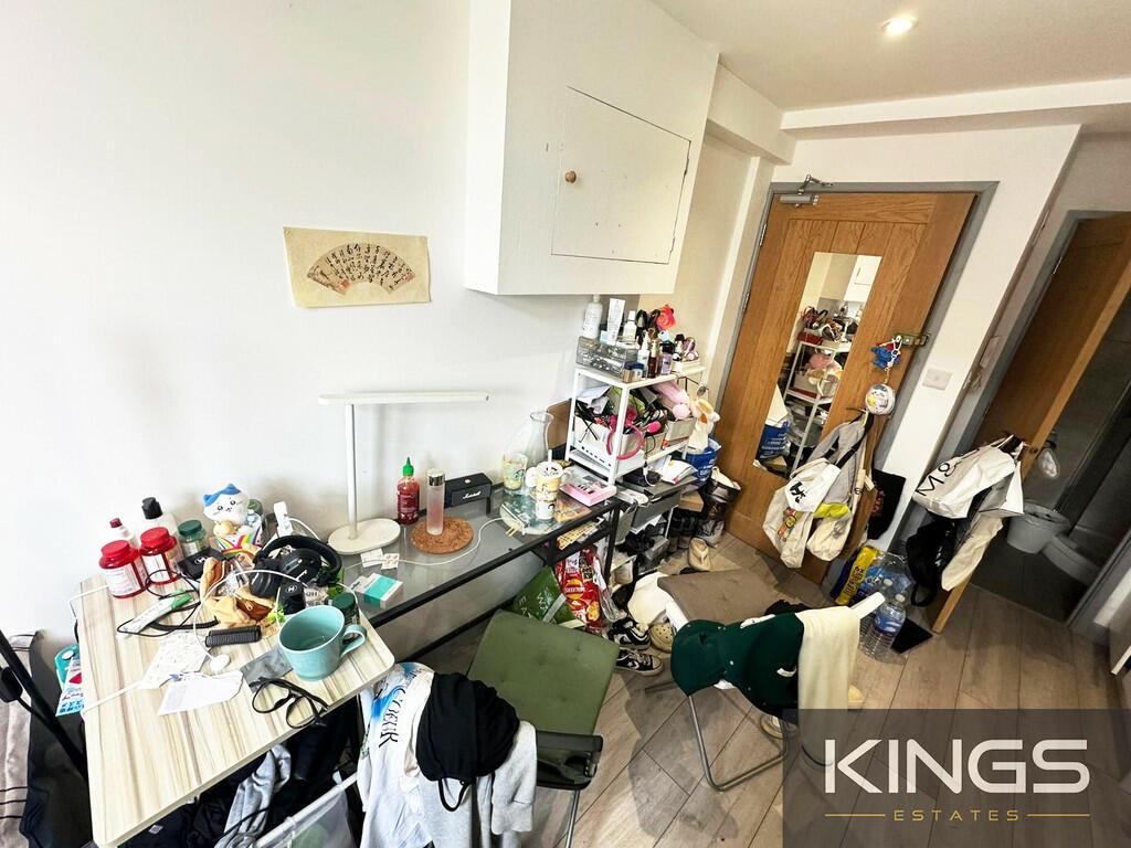 Flat 3, 43 London...