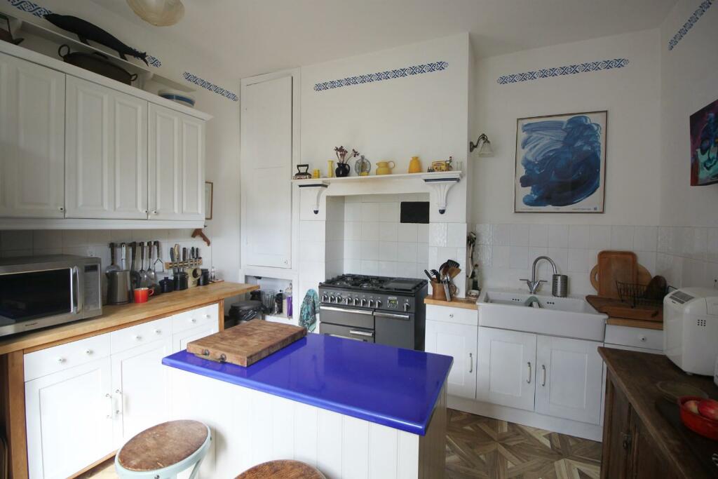 Kitchen 2.JPG