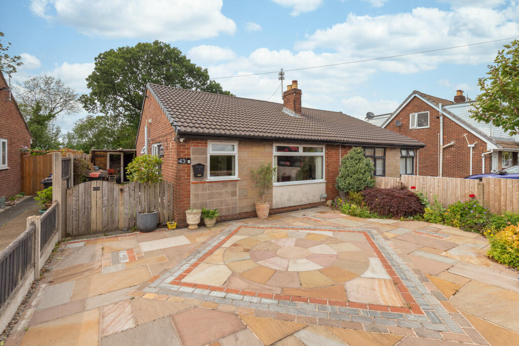 43 ARROWSMITH DRIVE-21