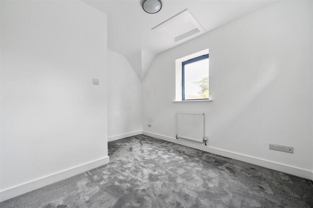 Valentine Cottage Bedroom 2 (3).jpg