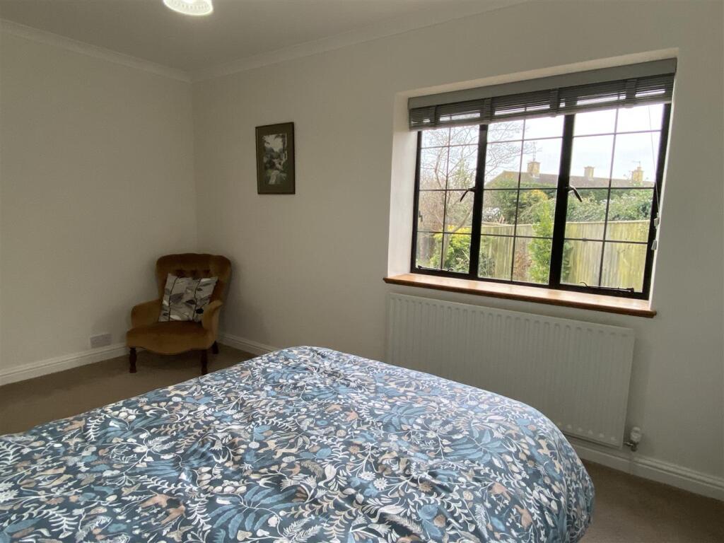 Bedroom 1 (2).JPG