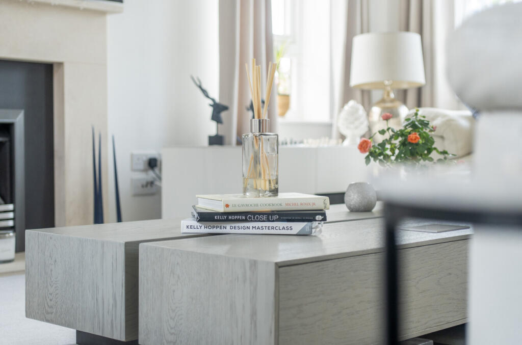 1305310-31-684329...