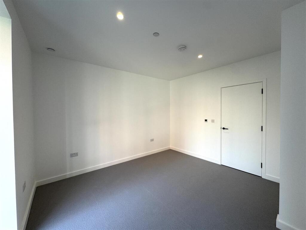 Bedroom pic 5.jpeg