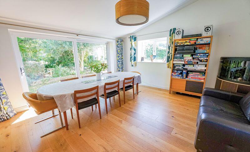 Space to dine, and sit