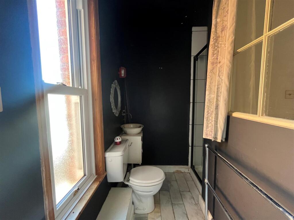 Ensuite 2.jpg