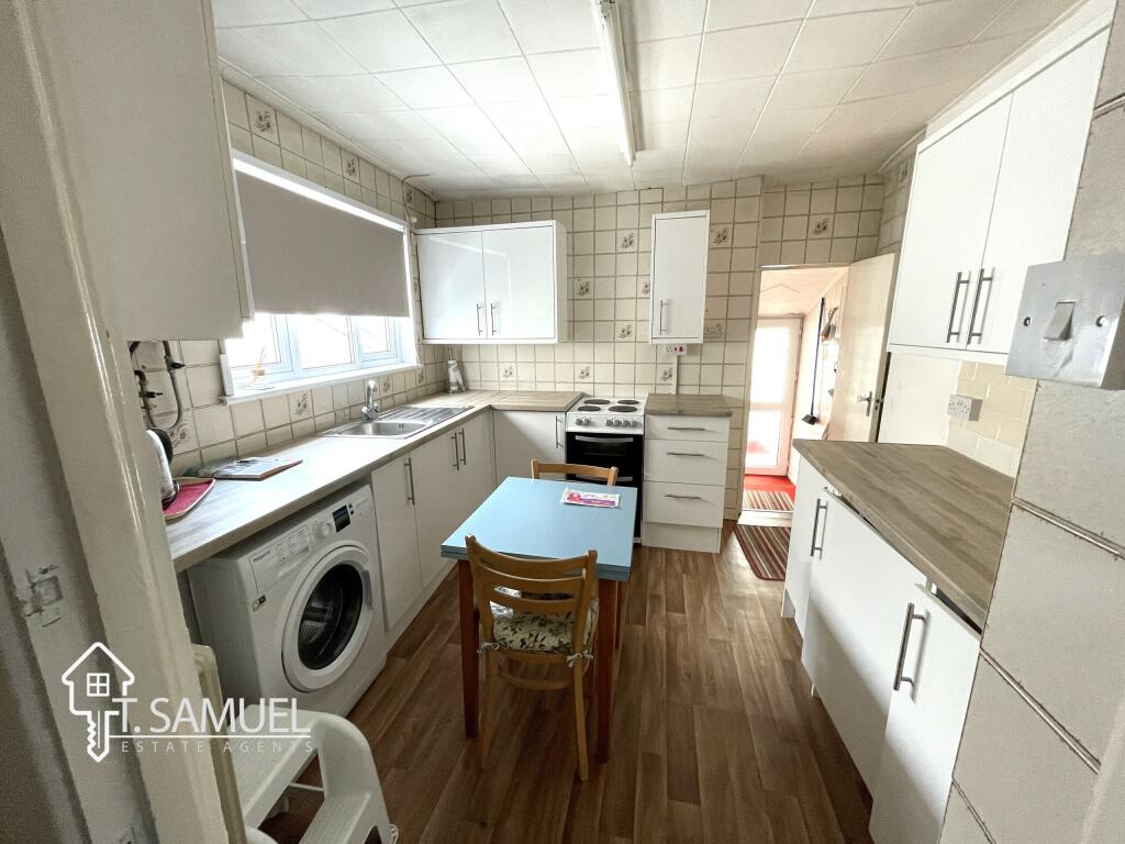 Kitchen.JPG
