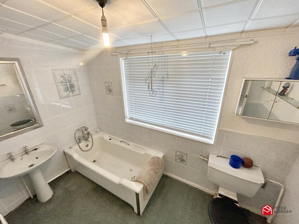 En-Suite Bathroom