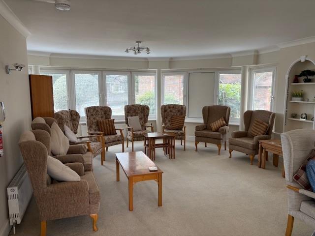 Barton Court Lounge.jpg