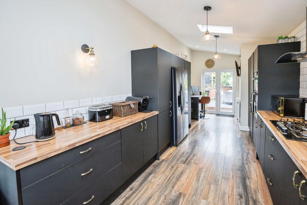 Kitchen/ Dining Room