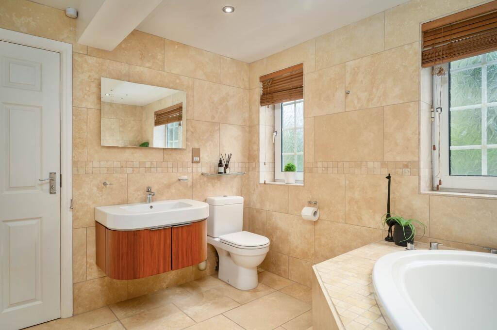Main family bathroom 