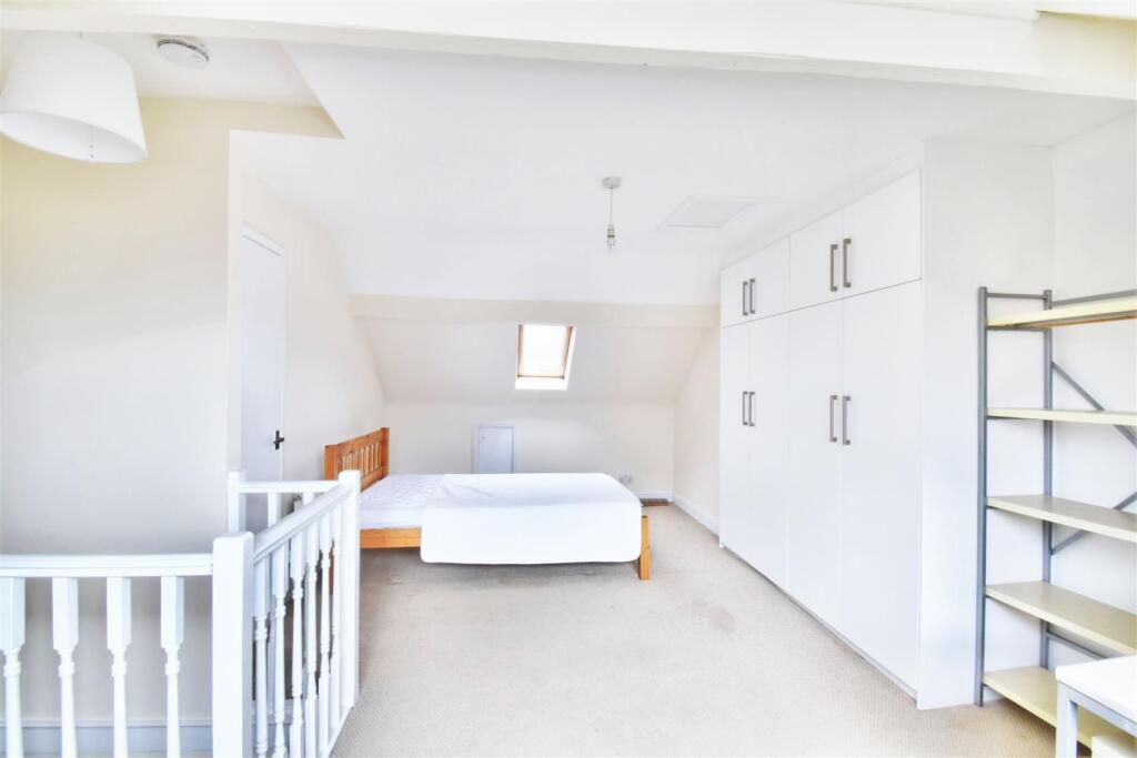 Bedroom_1(b).jpg