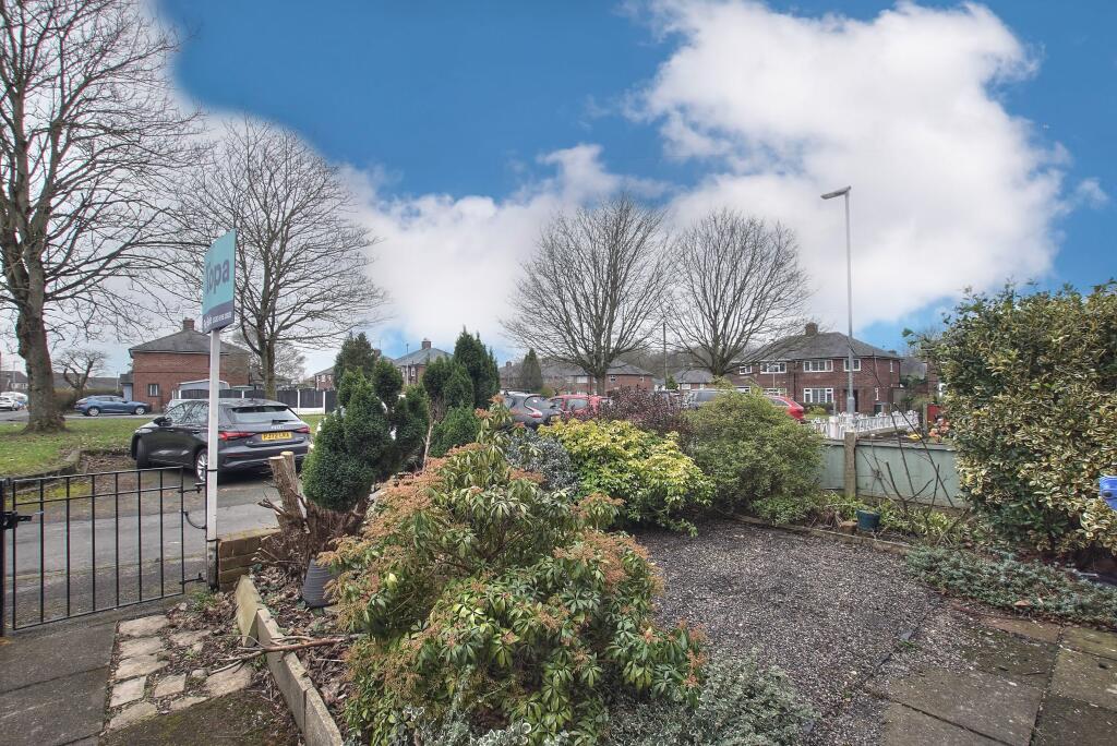 19. Front garden.JPG
