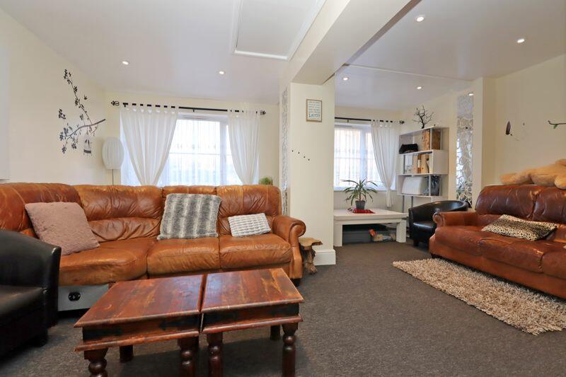 ENTERTAINMENT ROOM